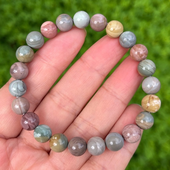 Jewelry - 8mm stretchable‎ multicolor Alashan bracelet
